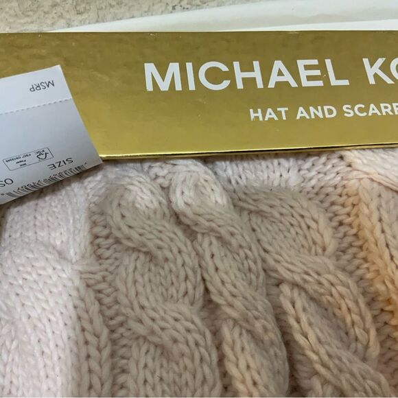 $98 Michael Kors 2-Piece Set Hat and Scarf Light Pink Cable Knit NIB - Picture 3 of 5
